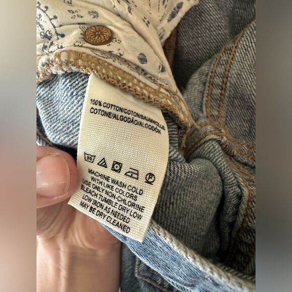 We The Free Women’s High Rise Distressed Destroyed Mom Jeans Size 26 - Picture 5 of 5